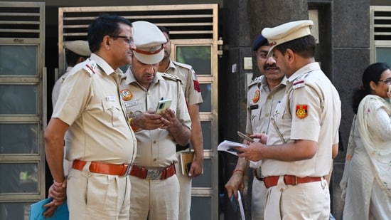 આરોપો, ધરપકડો અને અનુત્તરિત પ્રશ્નોમાં ઊંડા ઉતરો| ભારત સમાચાર