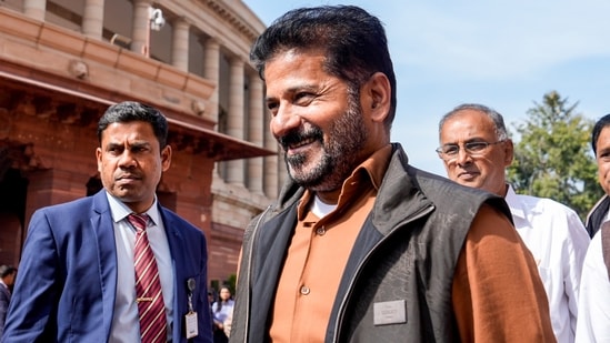 તેલંગાણા નિવૃત્ત સરકારી અધિકારીઓને બાકી ચૂકવણી કરવા માટે મંત્રીઓના પગારમાં 50% ઘટાડો કરશે| ભારત સમાચાર